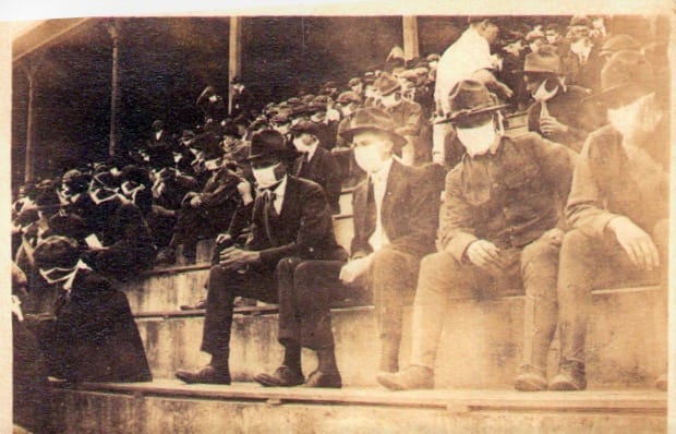 Crowd at a football game during the 1918 pandemic