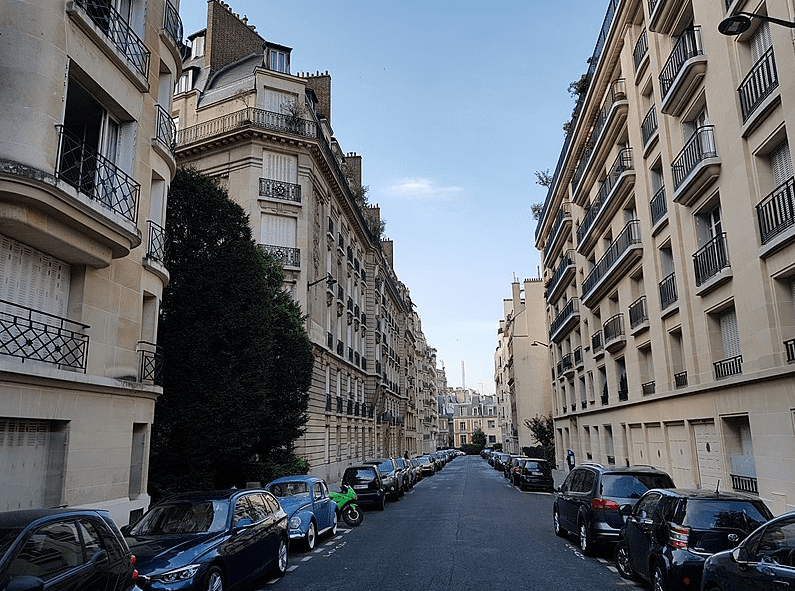 Photo of buildings on Rue Oswaldo Cruz, a street in Paris