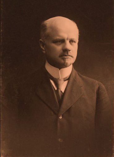 Christian Sibelius, a man in a suit